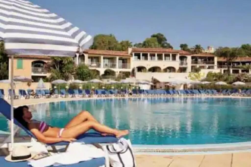 Chez Adriana Appartement Cosy Avec Jardin, Proche Plage Grimaud Exterior foto