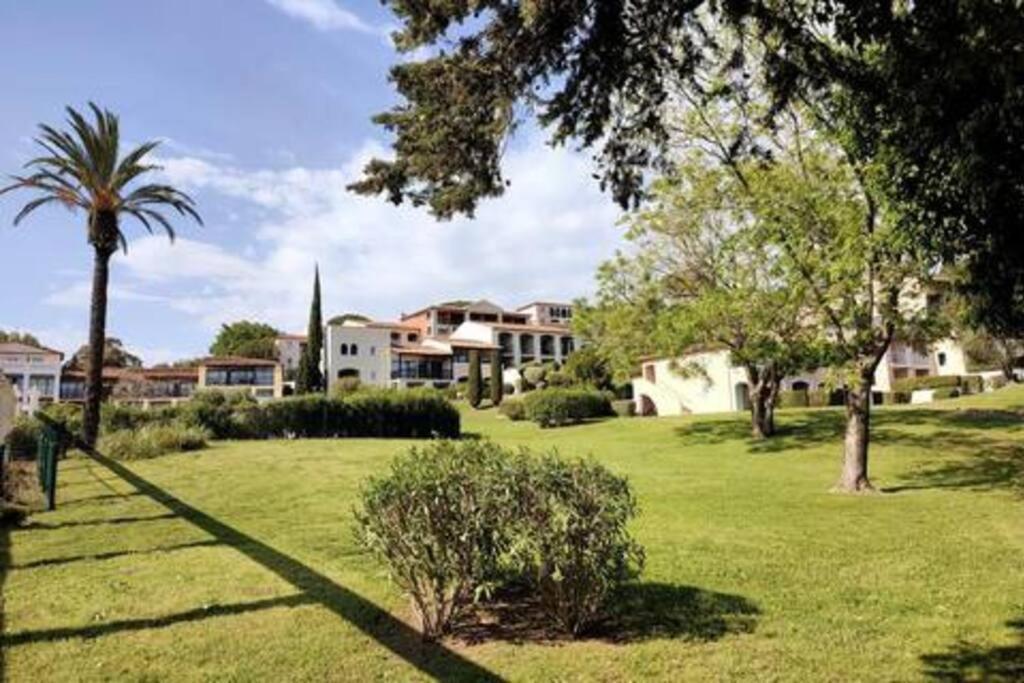 Chez Adriana Appartement Cosy Avec Jardin, Proche Plage Grimaud Exterior foto